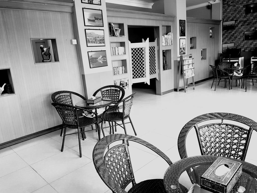Hotel 63 Янгон Экстерьер фото