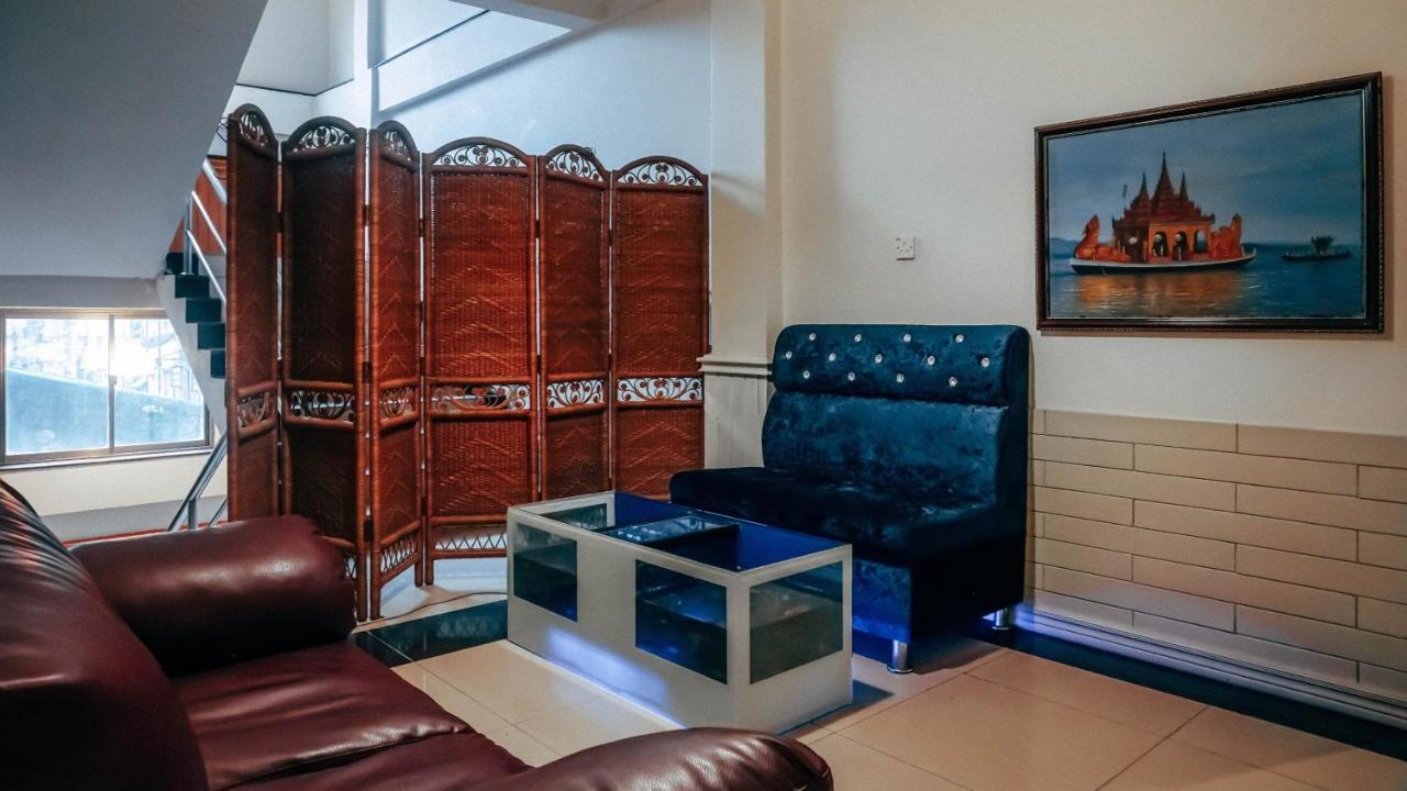 Hotel 63 Янгон Экстерьер фото