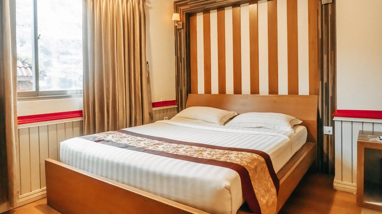 Hotel 63 Янгон Экстерьер фото